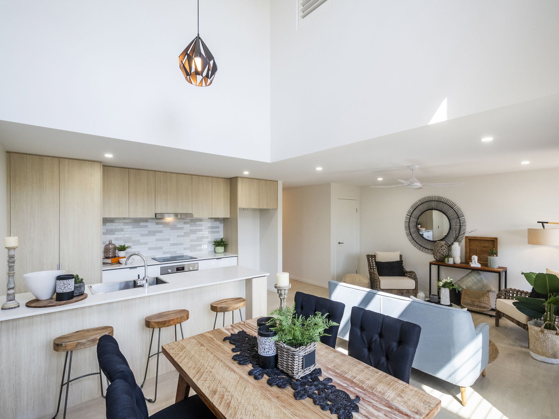 12 Dibbs St – 010 – Media Res