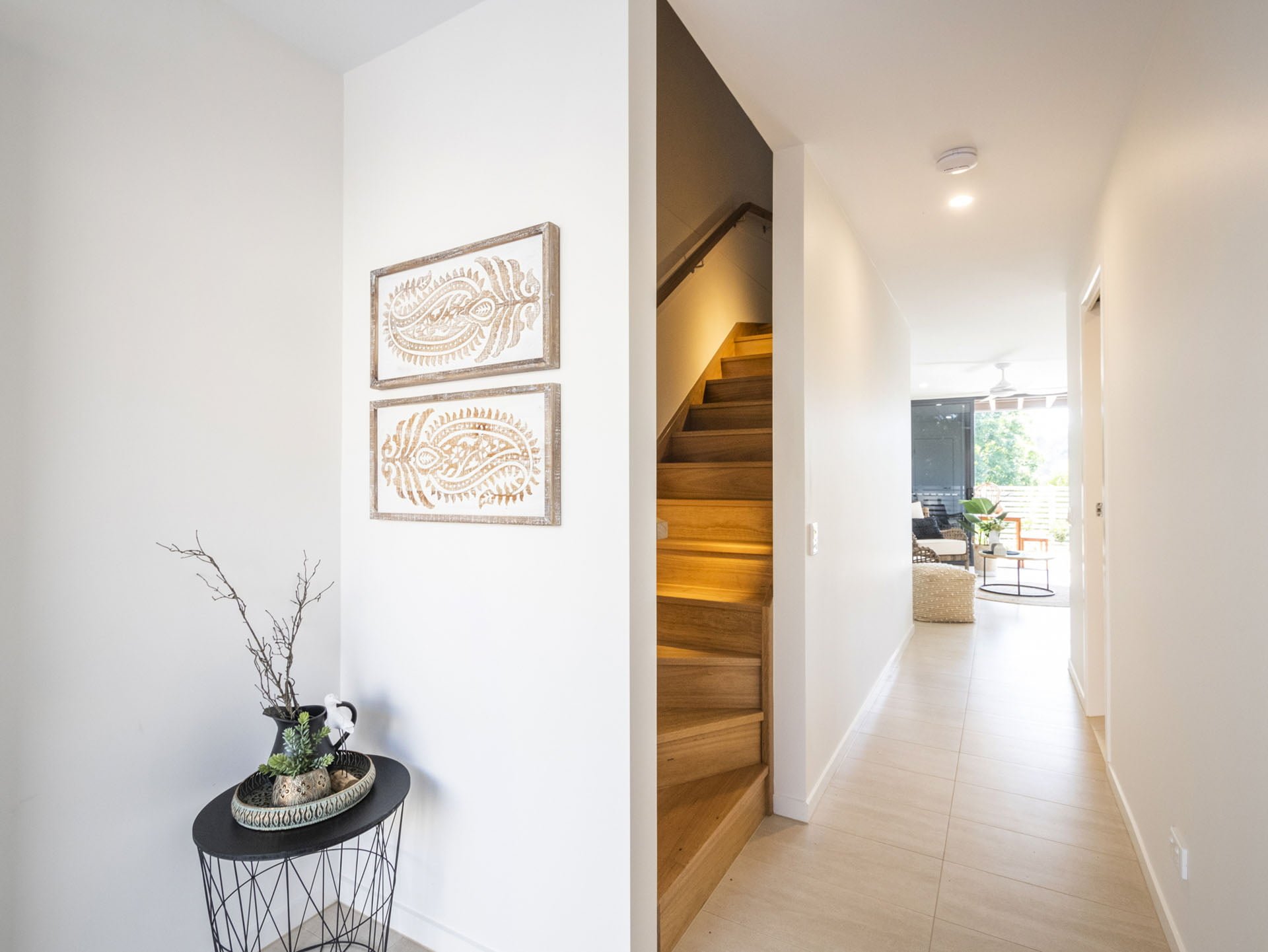 12 Dibbs St – 016 – Media Res