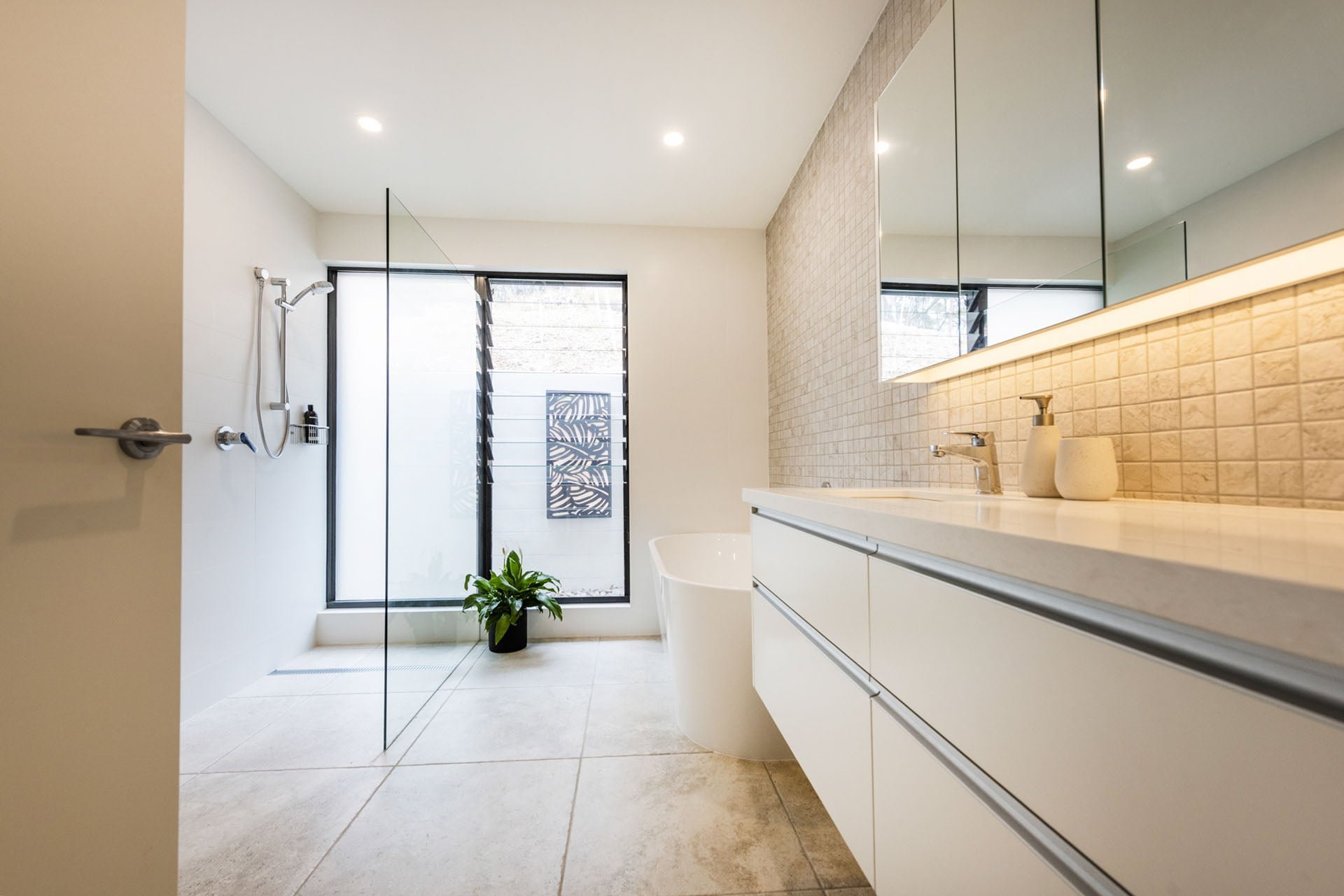 219a Old Coast Road – 037 – Media Res