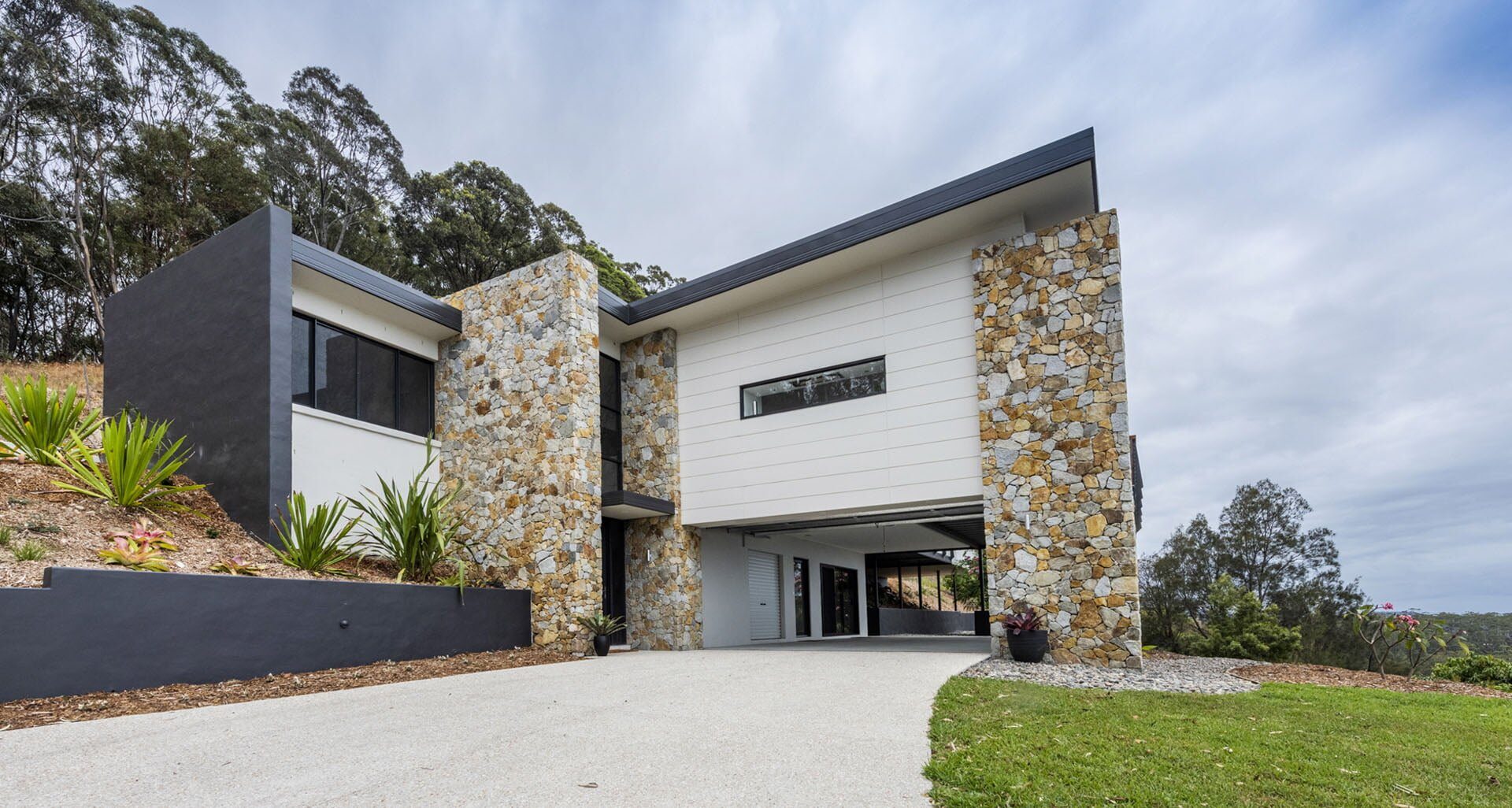 219a Old Coast Road – 050 – Media Res